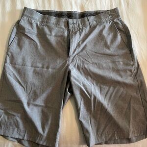 Ben Hogan golf shorts, size 32, barely worn, light grey